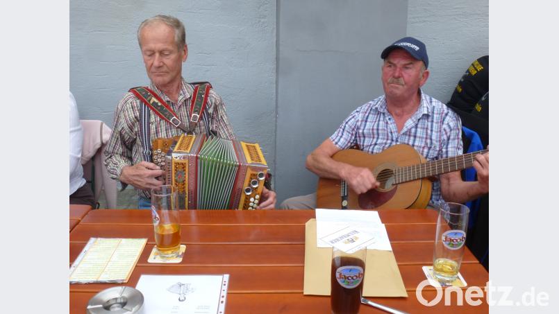 Mit Quetschn'n und Gitarre wurde aufgespielt. Mandl, Adolf [MAD] (<a href=