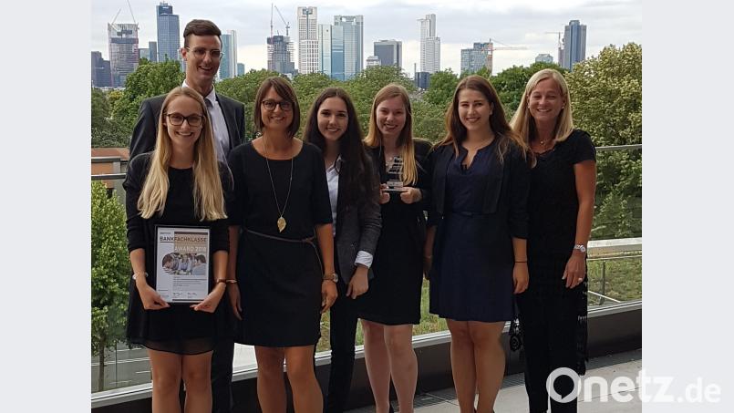 Die Schüler der Bankfachklasse haben den 4. Platz beim bundesweiten Bankfachklassen-Award in Frankfurt am Main erzielt. exb