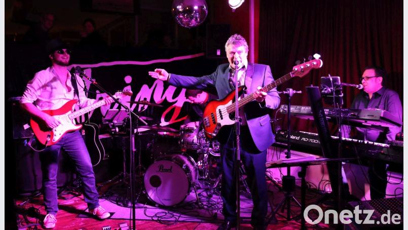 Die Band "String" tritt gegen Abend beim kleinen Festival "Sommer Dahoam" auf. exb
