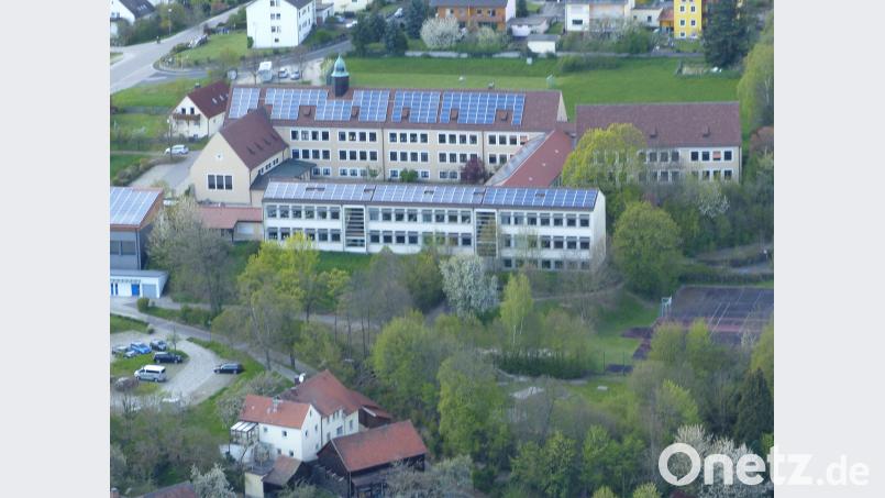 Viel Geld nimmt die Stadt Nabburg in die Hand, um die Schule zu sanieren. Bild: Völkl