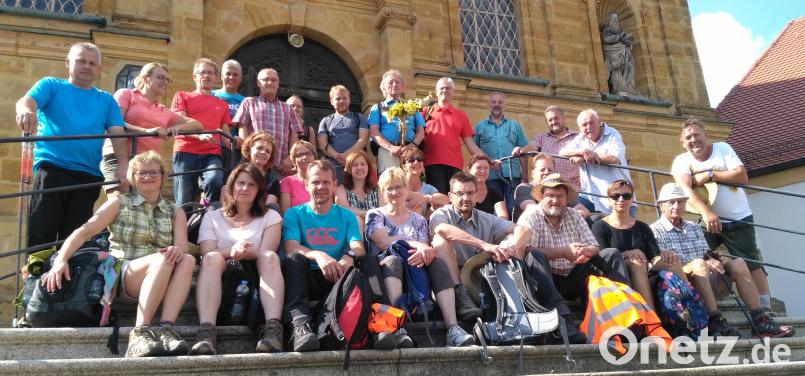 Von Waldau aus machte sich die Pilgergruppe singend und betend auf dem Weg zum Mariahilfberg in Amberg. dob