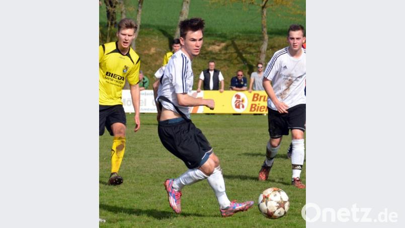 Jahrelang trug der 24-Jährige (hier am Ball) das Trikot seines Heimatvereins DJK Ensdorf. Archivbild: FC Amberg/P. Christmann