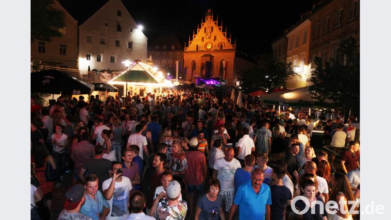 Beim Altstadtfest quillt die Innenstadt zwischen Stadtturm und Pamlerberg an drei Tagen vor Besucherscharen regelrecht über. Bild: bmr