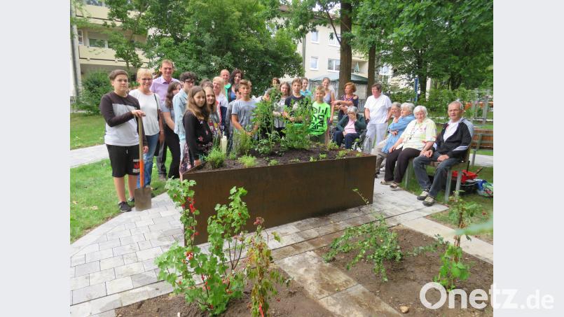 Nach getaner Arbeit wurde das Werk gemeinsam begutachtet Adam, Johann [ADJ]