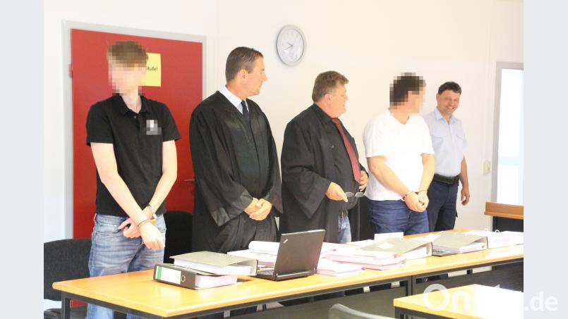 Die Angeklagten, ein 54-Jähriger und ein 30-Jähriger aus dem Landkreis Tirschenreuth, müssen sich am Donnerstag vor dem Schöffengericht in Rudolstadt (Thüringen) verantworten. Martin Lücke
