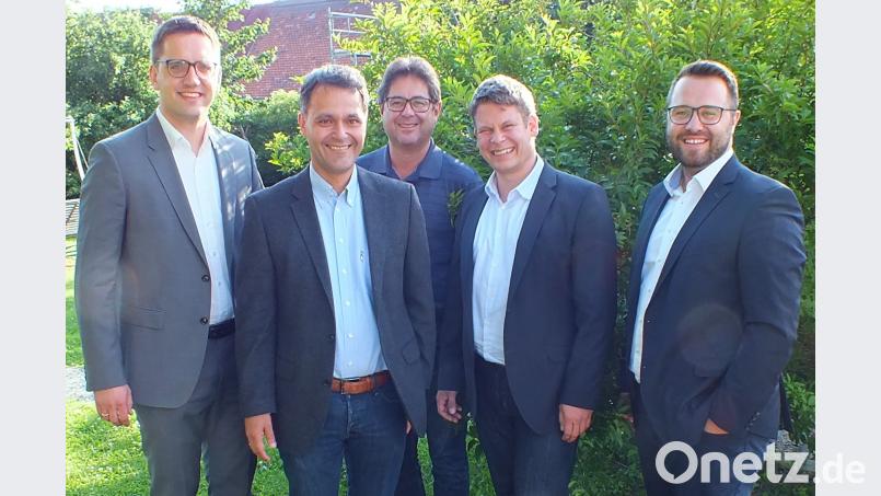 JU-Bezirksvorsitzender Christian Doleschal, MU-Kreisvorsitzender Leonhard Zintl, sein Stellvertreter Stefan Prechtl, sowie der neue MU-Bezirksvorsitzende Benjamin Zeitler und JU-Kreisvorsitzender Matthias Grundler kritisieren die übertriebene Regulierungswut der Behörden bei der neuen Datenschutzgrundverordnung. mez