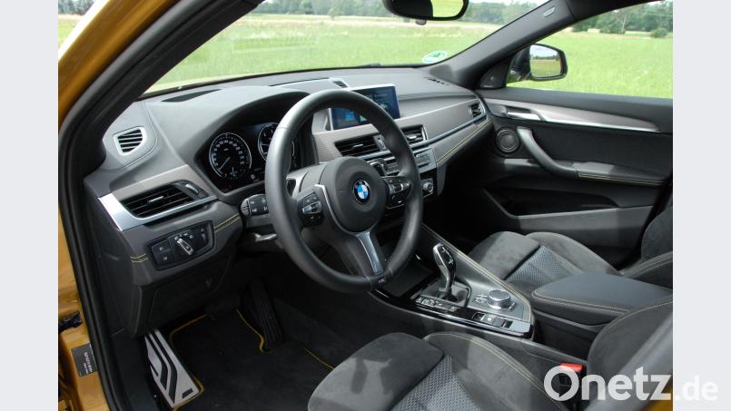 Der Pilot sitzt tiefer als im X1, aber deutlich höher als im normalen 1er BMW. Michael Ascherl