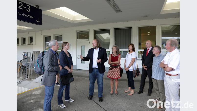 Der Fraktionsvorsitzende der Grünen im Bundestag, Anton Hofreiter, hat am Mittwoch Station am Amberger Bahnhof gemacht. wsb