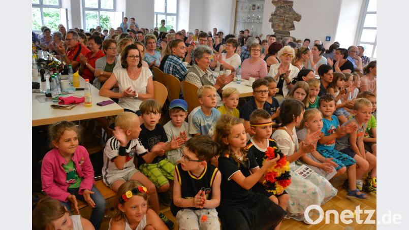 Im Pfarr- und Jugendheim blieb kein Platz mehr frei. jr