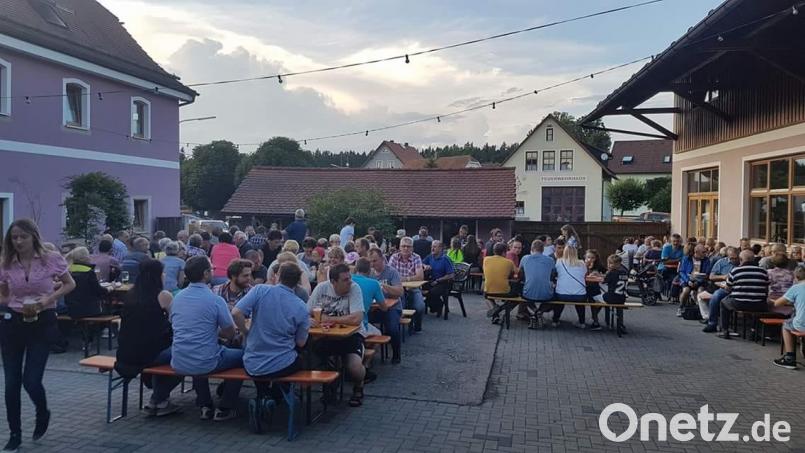 Den Kirwa-Montag wird es künftig in Dietersdorf so nicht mehr geben. Der Frühschoppen nach der Kirche am Sonntag im Hof der Familie Rettinger bleibt allerdings bestehen. exb