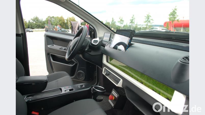 Ein Hingucker in dem sonst schlicht gehaltenen Fahrzeuginneren ist ein spezielles Moos im Armaturenbrett. Es filtert Feinstaub aus der Luft und sieht extravagant aus. Hanna Gibbs