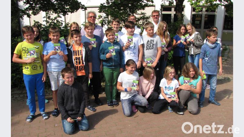 23 Schüler engagieren sich als Schulbusbegleiter für ihre Kameraden und haben dafür in den vergangenen Wochen die Ausbildung absolviert. dob