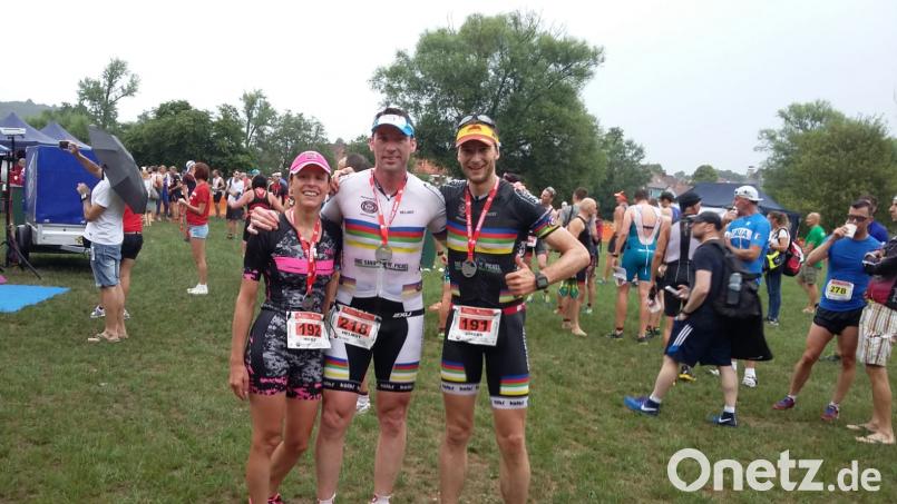 Beim Kallmünzer Sparkassen-Triathlon haben sich (von links) Nicole Gundel, Helmut Graf und  Jacky Maderer schon einmal für die Challenge in Roth aufgewärmt. exb