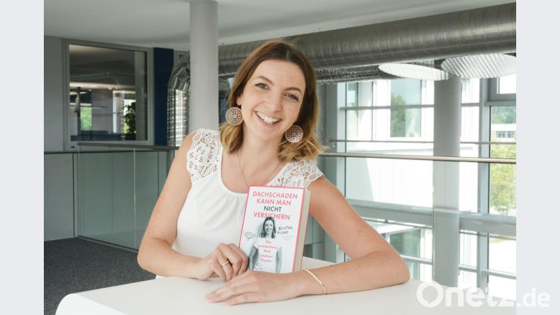 Kristina Fisser ist stolz auf ihr Erstlingswerk. Die 31-Jährige hat das Buch zusammen mit Freundin Carina Heer verfasst, die Lektorin und Autorin ist. gsb