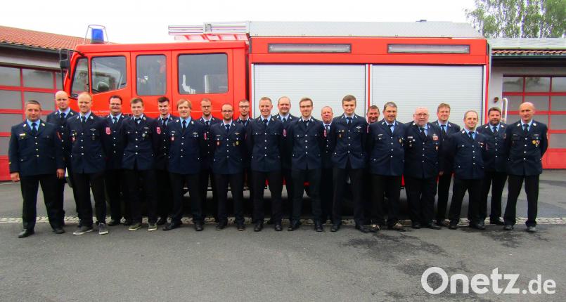 19 Teilnehmer absolvierten vor dem Wiesauer Feuerwehrhaus ihre jeweiligen Leistungsabzeichen. wro