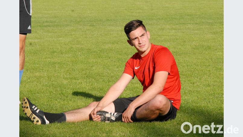Der Mitterteicher Neuzugang Nikolai Nothhaft schied beim Testspiel in Rehau schon nach 30 Minuten verletzt aus. Deshalb wird der Ex-Thiersheimer am Samstag im zweiten Vorbereitungsspiel in Grafenwöhr geschont. Gebert, Rudolf [GB] (rudolf.gebert@oberpfalzmedien.de)