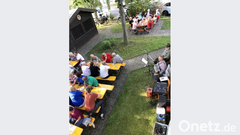 Mit dem Auftakt des Musiksommers verbunden war die Sonnwendfeier der Naturfreunde. exb