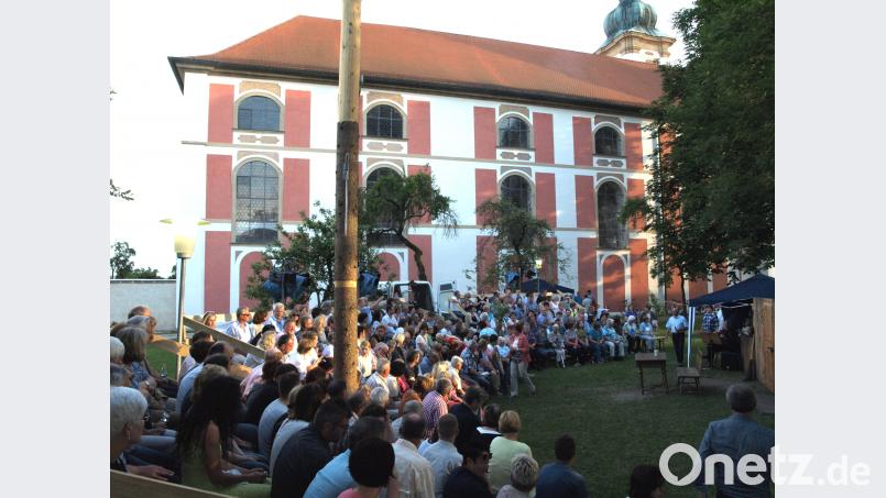 Unvergessen bleibt vielen Theaterfreunden  die tolle Kulisse in der Premiere des Landestheaters Oberpfalz in Speinshart. Der Klosterhof wird auch für den „Sommernachtstraum“ gerüstet sein, verspricht Bürgermeister Albert Nickl. do