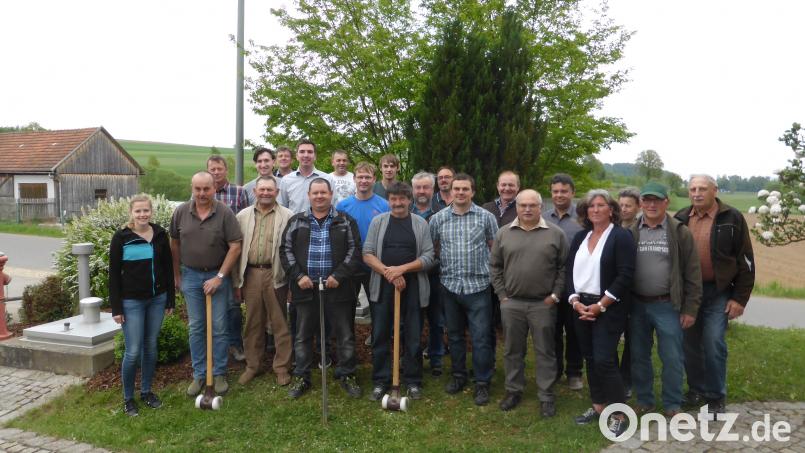 Um den Tauschwert der Grundstücke im Verfahrensgebiet zu ermitteln, hat   Sascha Braun (BBV-Landsiedlung)  gemeinsam mit der Vorstandschaft sowie weiteren Teilnehmern der Flurneuordnung 177 Hektar landwirtschaftliche Nutzfläche geschätzt. exb