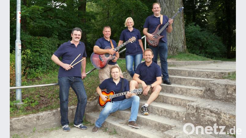 Die Band &quot;Lower Market&quot; spielt zum Serenadenauftakt in der Stützelvilla. Beitrag, Externer [EXB] (kontakt@oberpfalznetz.de)