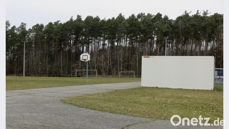 Auf diesem Gelände wird das Multifunktionsgebäude der Gemeinde Wackersdorf entstehen. Hirsch