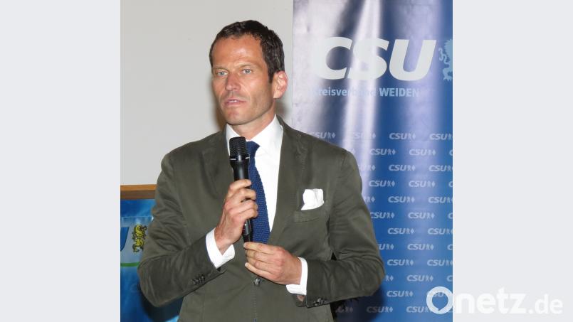 „Es braucht die Gestaltungskraft der CSU bestehende Gesetze umzusetzen." Lieber die Macht lassen, wenn dies nicht gelinge“, sagte MdB Albert Rupprecht hinsichtlich der Asyldebatte. Bild: Dobmeier rdo