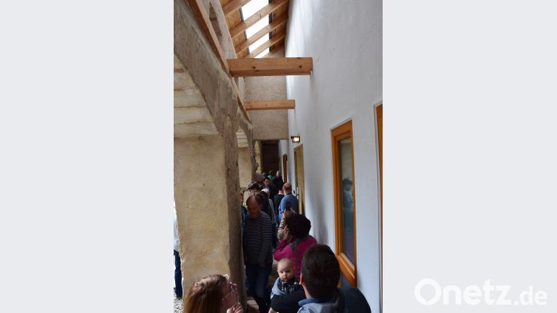 Der Eingangsbereich von der Schulstraße aus ist durch die Loggia vor der Witterung geschützt, wie auch das Wohnhaus. mde