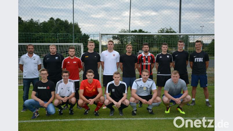 Gleich mit einer ganzen Fußballmannschaft und zwei neuen Trainern verstärkt sich der SV Kulmain für die kommende Saison in der Bezirksliga und Kreisklasse. ak