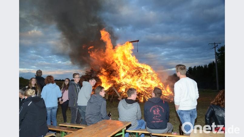 Johannisfeuer der Jugendgruppe oberhalb des Tennisgeländes bey