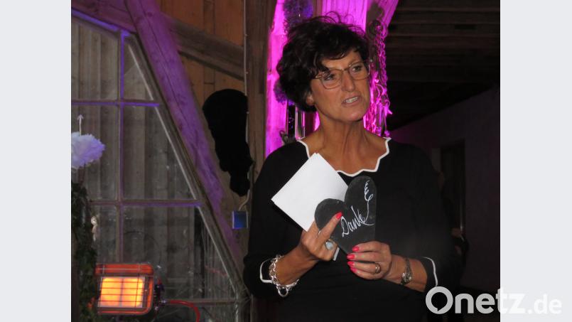 Für engagierte Mithilfer gab es von Uschi Huber zum Abschied ein "Charakterherz". ubb