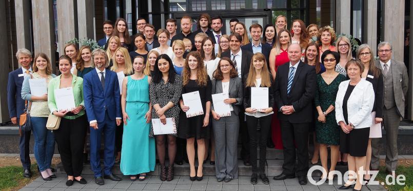 Bachelor-Absolventen 2018 des Studienganges Internationales Technologiemanagement und Master-Absolventen Interkulturelles Unternehmens- und Technologiemanagement Bühner, Siegfried [SBÜ] (<a href=