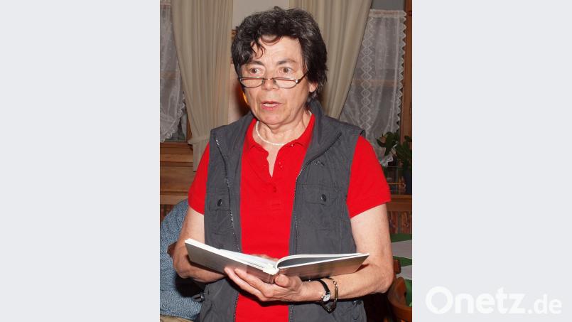 Vom Routbazupfa und über ihre Heimat Oberpfalz Las Grete Pickl auf ihrem Gedichtband. sön