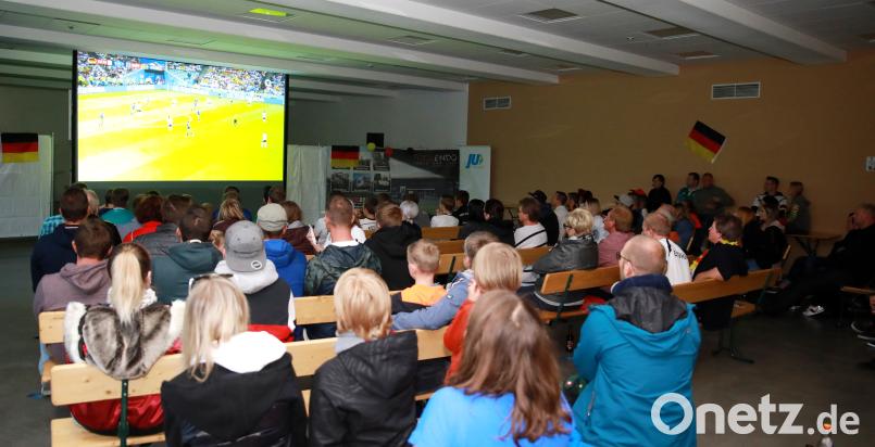 Gut besucht war im Mehrzwecksaal der Stadthalle das Public Viewing der Jungen Union. njn