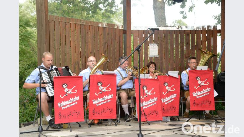 Die „Waldnaabtaler Bauernmuse“ gab echte bayerische Volksmusik zum Besten. bey