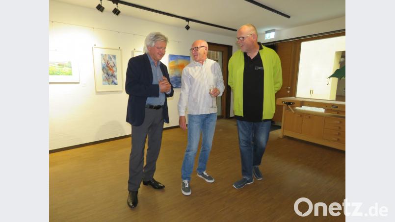 Drei Waldsassener Künstlerfreunde, die sich sehr über das Debüt der Weidener Gilde im Kunsthaus freuen. ubb