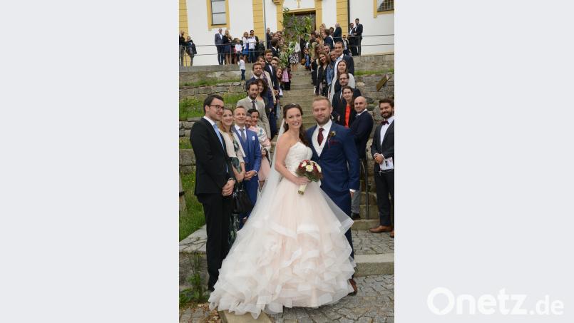 Eva Moosburger und Lutz Weiß feiern den schönsten Tag des Lebens mit Freunden und Verwandten in der Heimat. bey