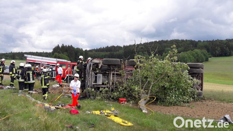 Auf der St 2396 zwischen Waldthurn und Neuenhammer ist ein Lkw verunglückt. Elisabeth Dobmayer