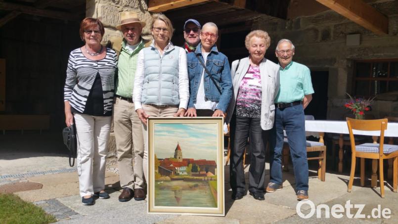 Ein neues Kunstwerk findet den Weg ins Taubnschusterhaus. hev