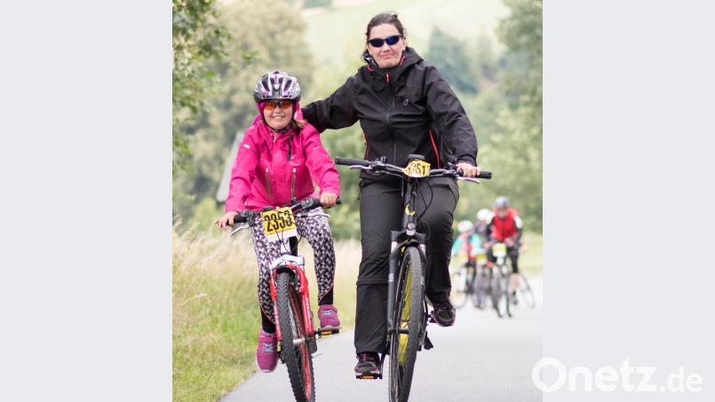Am steilsten Stück, kurz vor dem Ende der Strecke, unterstützen sich die Radler gegenseitig. Trott, David