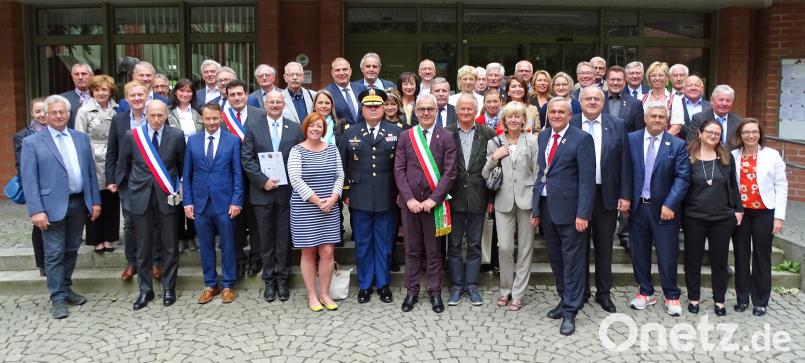Zahlreiche nationale und internationale Gäste feiern das  Partnerschaftsjubiläum der Stadt Weiden mit Marienbad und der US Garrison Grafenwöht. Bild: Dobmeier rdo, Autor [RDO] (<a href=