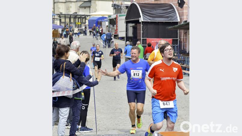 Der 31. Stadtlauf in Sulzbach-Rosenberg erfreute sich großer Beliebtheit bei Läufern und Zuschauern. Ziegler, Hubert [ZG] (HUBERT.ZIEGLER@ONLINE.DE)