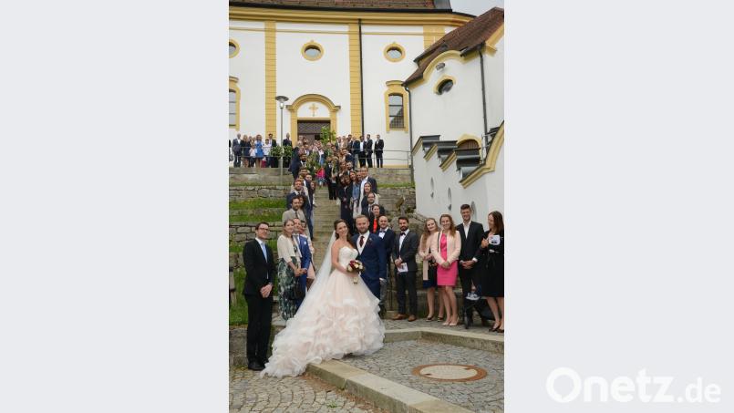 Eva Moosburger und Lutz Weiß feiern den schönsten Tag des Lebens mit Freunden und Verwandten in der Heimat. bey