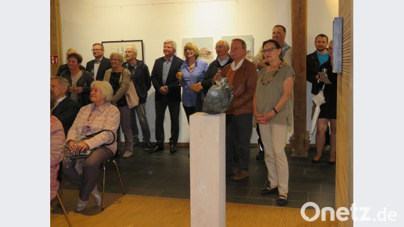 Zahlreiche Künstler und deren Familien oder Freunde waren aus Weiden ins Kunsthaus Waldsassen gekommen zur Vernissage. ubb