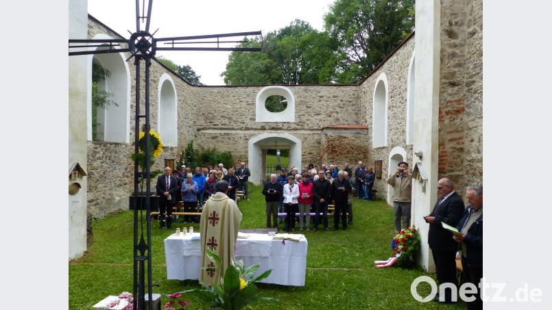 Beim Gottesdienst in der &quot;Kirche ohne Dach&quot;. fsc