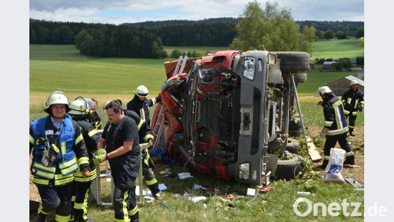 Schwerer LKW-Unfall bei Waldthurn. Elisabeth Dobmayer