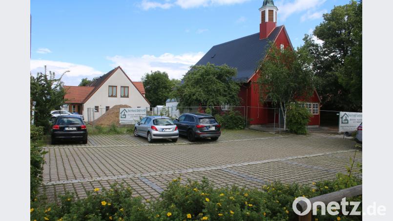 Der Stadtrat will den Parkplatz vor der Michaelskirche erhalten. sne