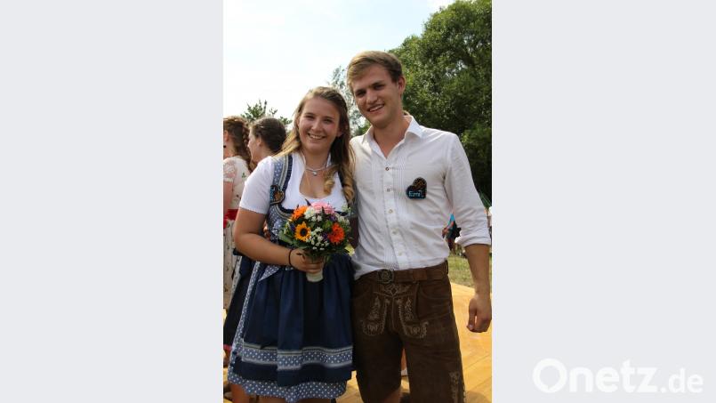Als neues Oberkirwapaar wird beim Baumaustanzen Emil Dölschner und Jasmin Pabst ermittelt. ads