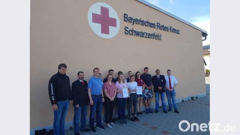 Ein Grundlehrgang Sanitätsdienst für Feuerwehren und BRK-Bereitschaften fand in Schwarzenfeld statt. exb