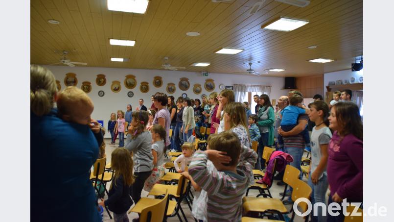 Uwe Lal bringt Stimmung in den Saal. twg