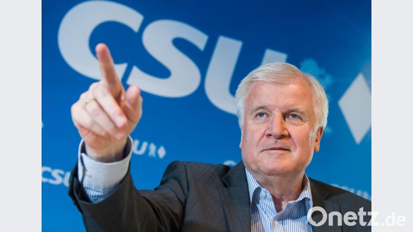 Horst Seehofer, CSU-Vorsitzender und Bundesminister für Inneres, Heimat und Bau, spricht auf einer Pressekonferenz, die im Anschluss an die Sitzung des CSU-Vorstands stattfindet. Peter Kneffel/dpa